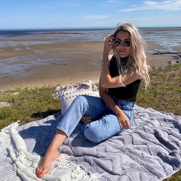 Meet your Posher, Jézabel - Picture 1 of 1